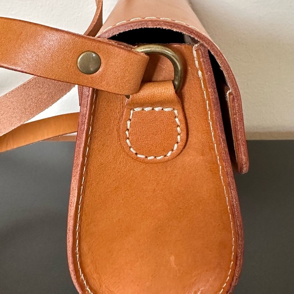 Portland Leather Goods Astoria Leather Crossbody Retro Collection, Honey - Picture 5 of 7